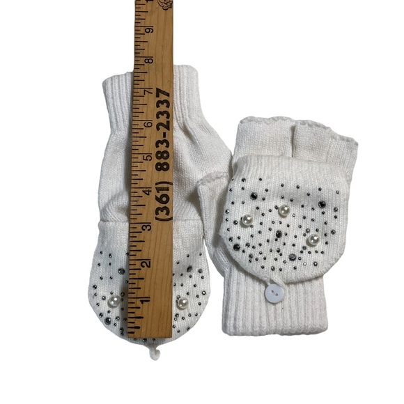 Embellished White open finger tips and pullover mittens in a snap. - Picture 7 of 7